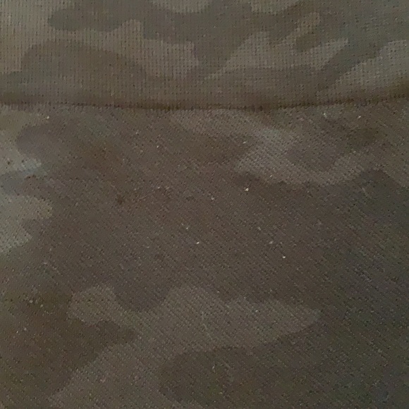 Spanx seamless black camo leggings - Picture 6 of 6